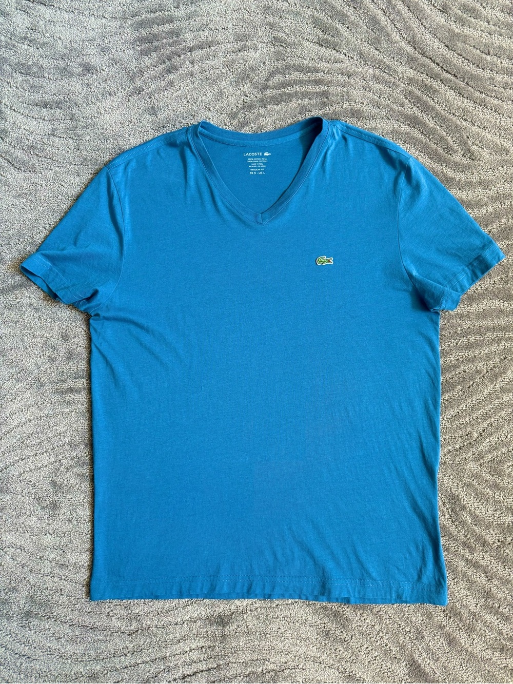 Lacoste Men's v-neck t-shirt Size Large